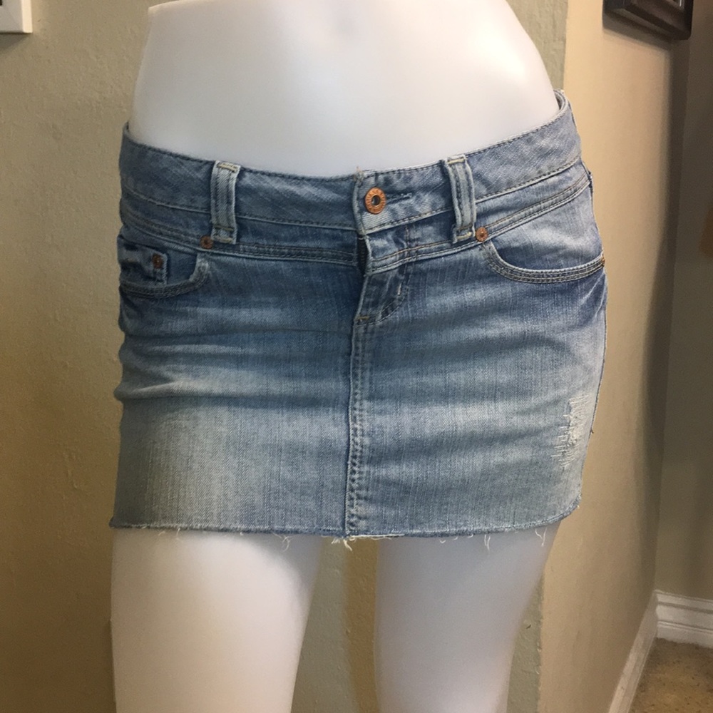 💙Like new Jean skirt by Guess💙 - Picture 7 of 8